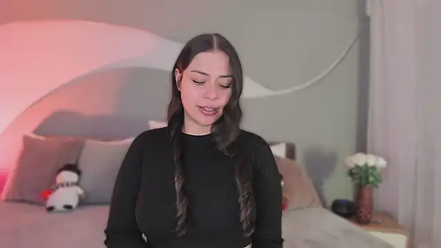 Nicolle W online show from December 3, 12:07 pm