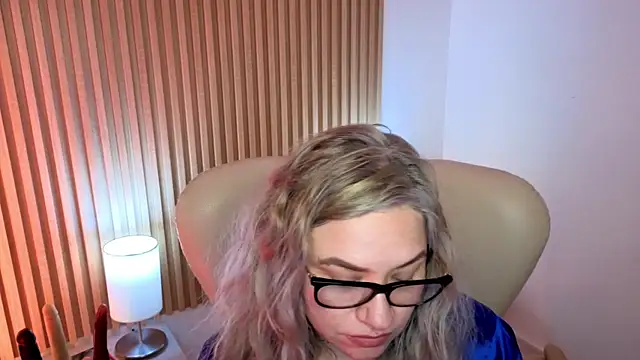 MarianL0ve online show from October 6, 1:17 pm