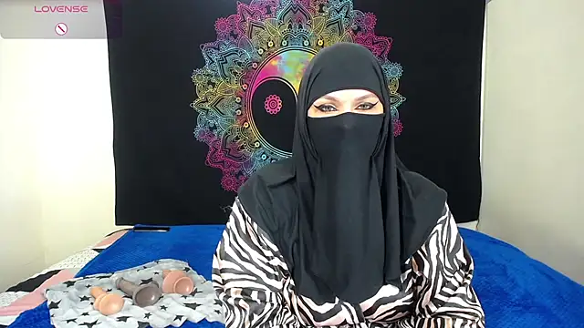 evelyn  salah online show from October 28, 9:15 am