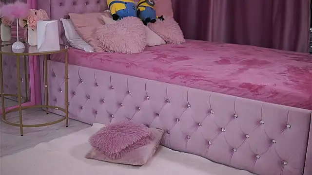 Snapshot of AshleySinn chatting on September 22, 5:22 pm AshleySinn online show from September 22, 5:22 pm