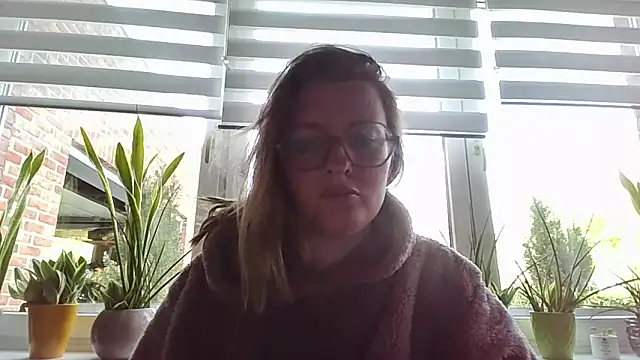 LiquidLeonie online show from April 27, 3:53 pm