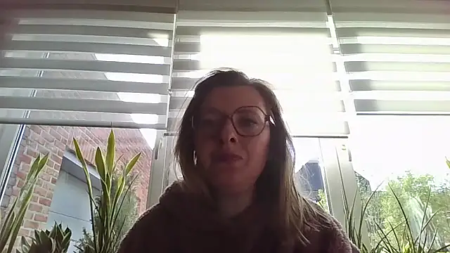 LiquidLeonie online show from April 28, 6:17 am