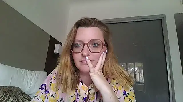 LiquidLeonie online show from April 8, 3:25 pm