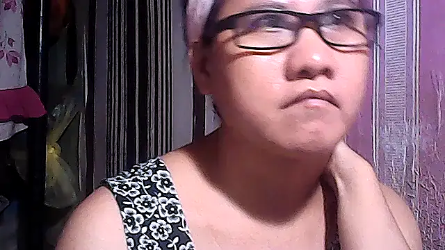 sweetsosie18 online show from September 12, 6:15 pm