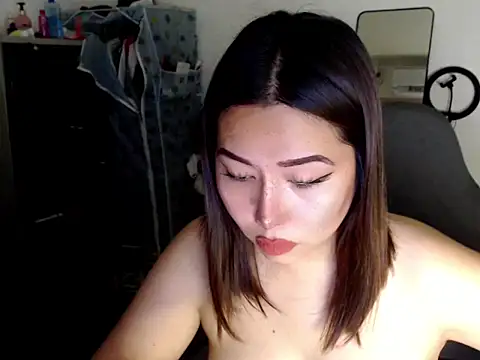 urqueendominant online show from April 15, 5:30 am