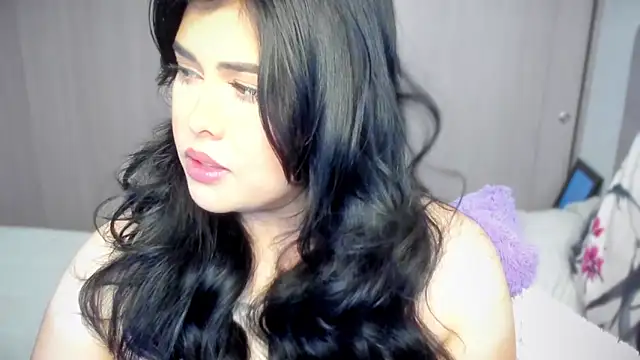 Alyaa s online show from January 12, 6:35 pm