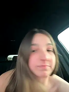 DoriDeluxe66 online show from September 24, 5:45 pm