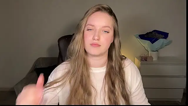 EvaMaddison online show from April 13, 5:14 pm