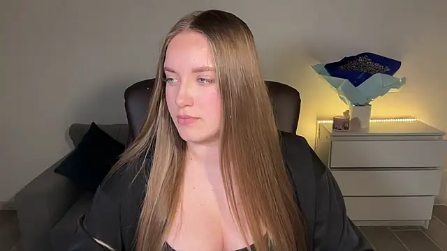 EvaMaddison online show from June 6, 8:59 pm