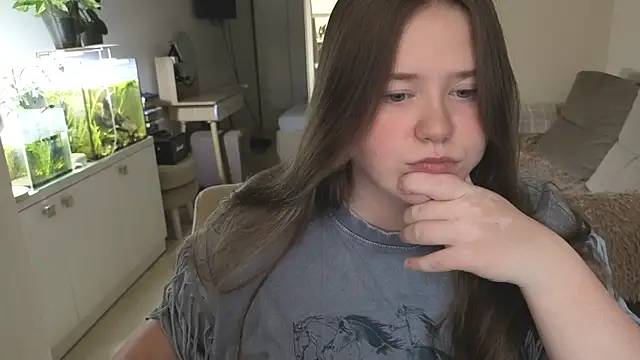 remirann  online show from December 18, 12:43 pm