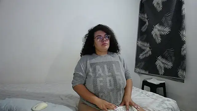 mabigomez00 online show from May 30, 9:40 am