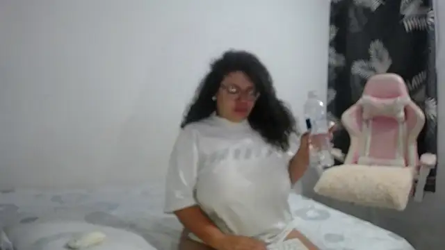 mabigomez00 online show from February 21, 9:32 am