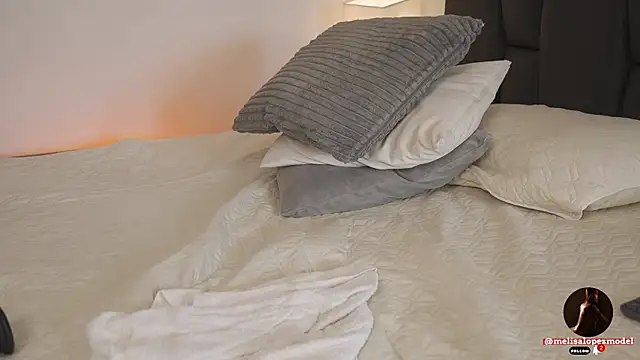 MelisaLopez  online show from October 6, 5:40 pm