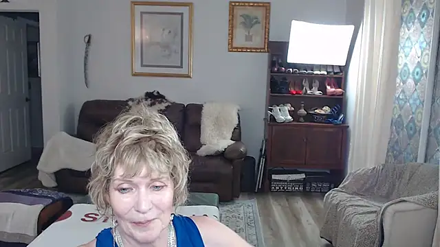 SindeeDix online show from September 18, 3:32 pm