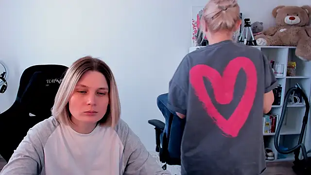 hotblonds online show from March 21, 11:04 am