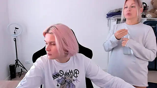 hotblonds online show from October 18, 10:18 am