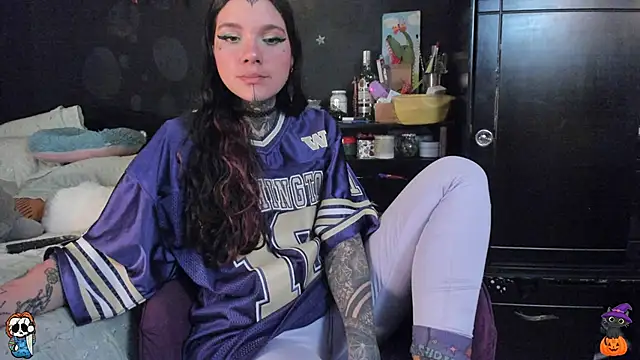 Lilmarieee online show from October 29, 10:34 pm