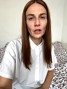 Snapshot of BritneyHall chatting on October 20, 7:11 am BritneyHall online show from October 20, 7:11 am