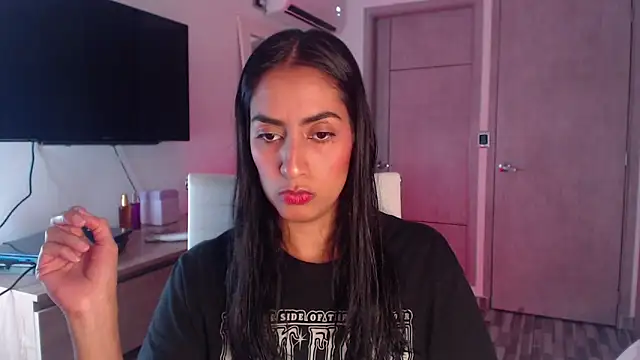 Brown skin11 online show from November 18, 8:10 pm