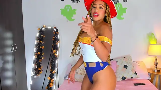 SarahCinnamon- online show from October 29, 7:38 pm