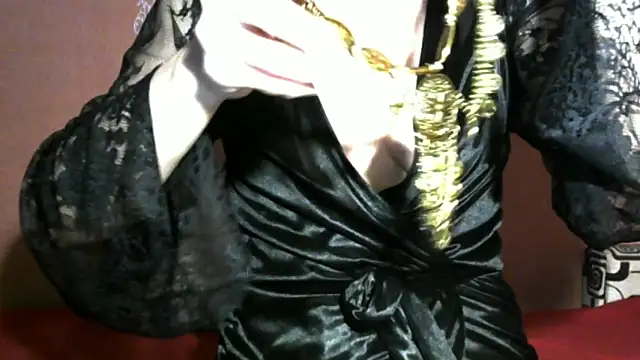 Snapshot of PrettyAndWild chatting on October 5, 4:12 pm PrettyAndWild online show from October 5, 4:12 pm