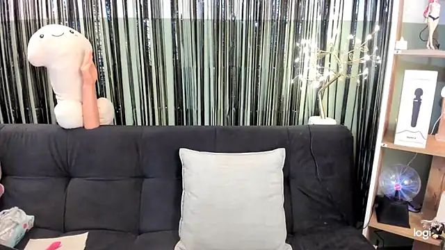 lilly sweett online show from February 22, 12:00 am