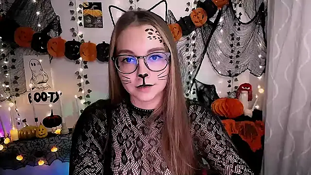 SweetPrincess  online show from October 28, 9:15 am