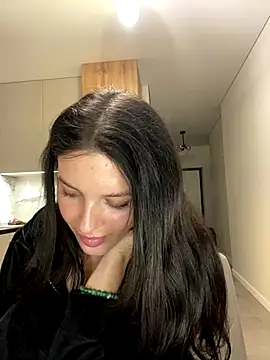 little belucci online show from December 16, 3:29 pm