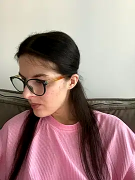 little belucci online show from October 26, 1:28 pm