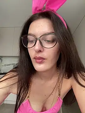 little belucci online show from October 27, 1:50 pm