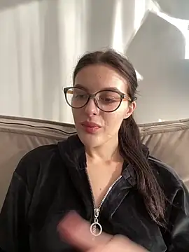 Snapshot of little_belucci chatting on October 20, 1:25 pm little belucci online show from October 20, 1:25 pm