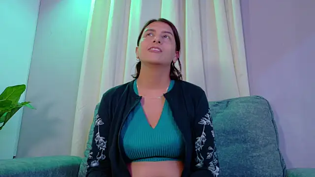 isa kiss online show from February 16, 2:28 pm