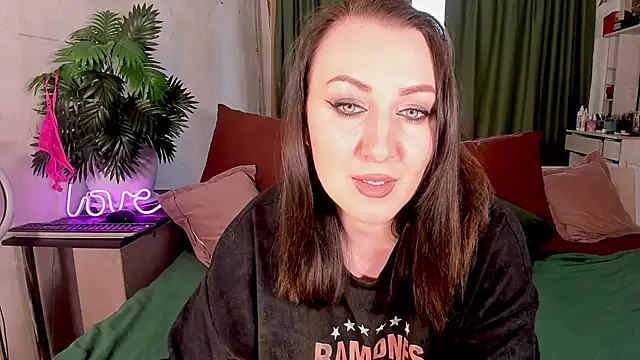 Mira Xo  online show from November 3, 11:03 am