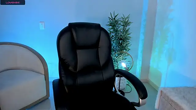 NiaBennet  online show from February 9, 9:39 pm