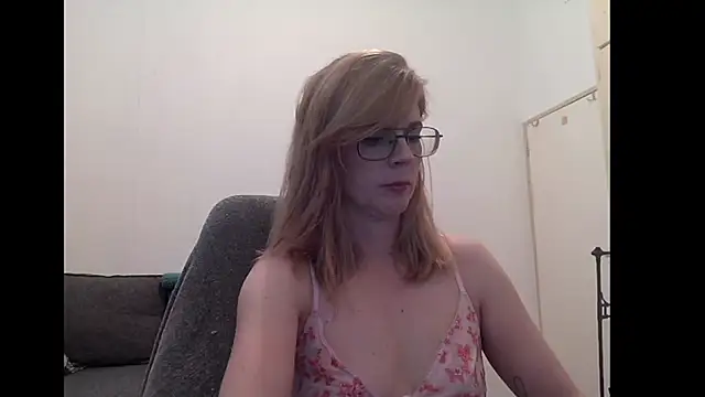 Snapshot of SavannaGirly chatting on September 14, 11:19 am SavannaGirly online show from September 14, 11:19 am