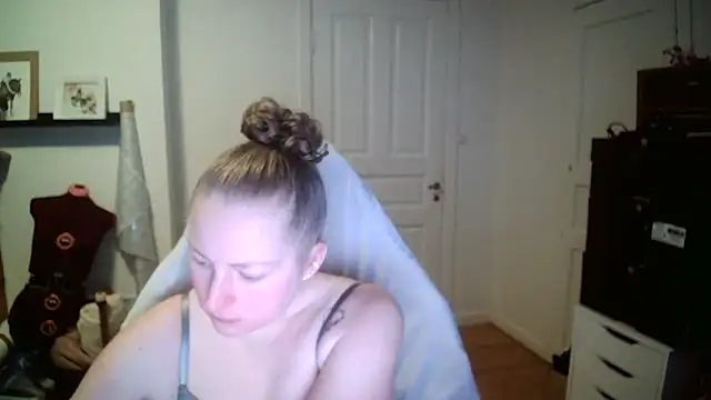 Girlnina-1995 online show from January 7, 9:56 am