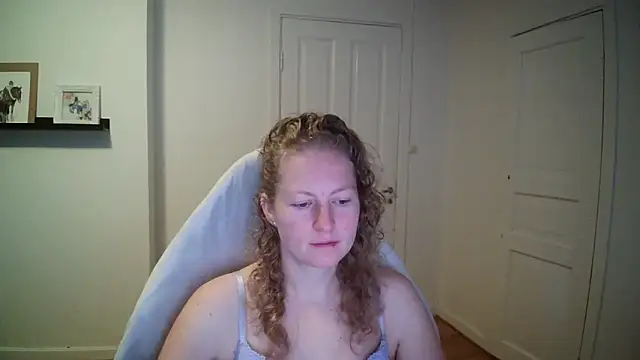 Girlnina-1995 online show from October 6, 7:03 am