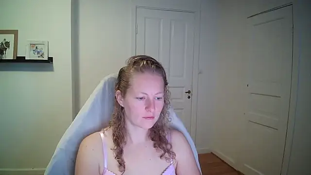 Girlnina-1995 online show from September 15, 9:17 am