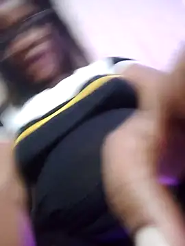 EmilyyRosee  online show from April 15, 7:20 am