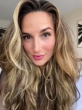 Audreygwennn online show from April 1, 4:59 pm