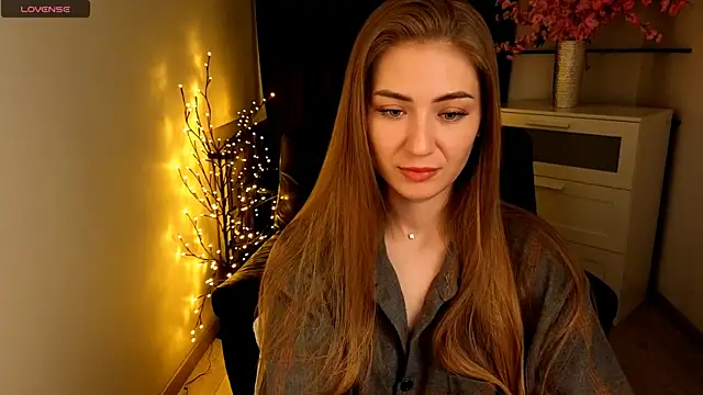 Adelyna Bird online show from June 4, 6:40 am