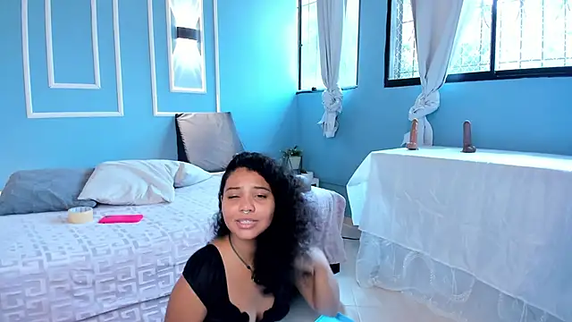 Zafiiraa online show from March 28, 1:54 pm