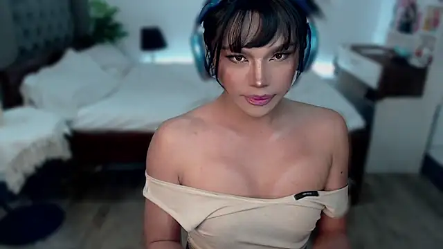 liaa lurrecams online show from November 27, 1:25 pm