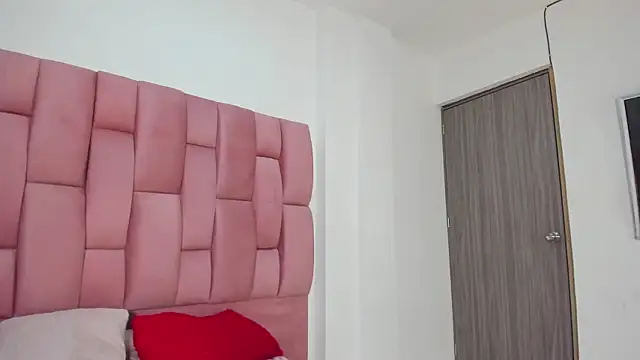 Lia sarahi online show from December 5, 12:06 pm