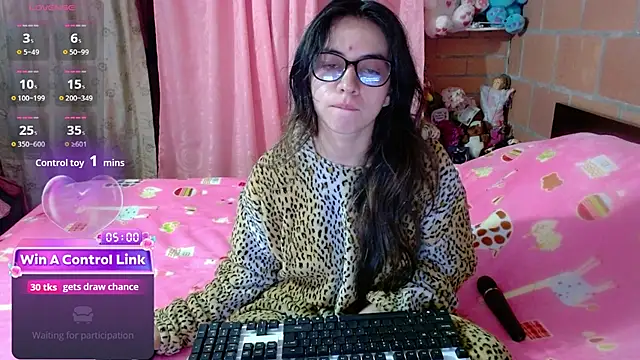 Maggie Fox3 online show from April 14, 12:00 am