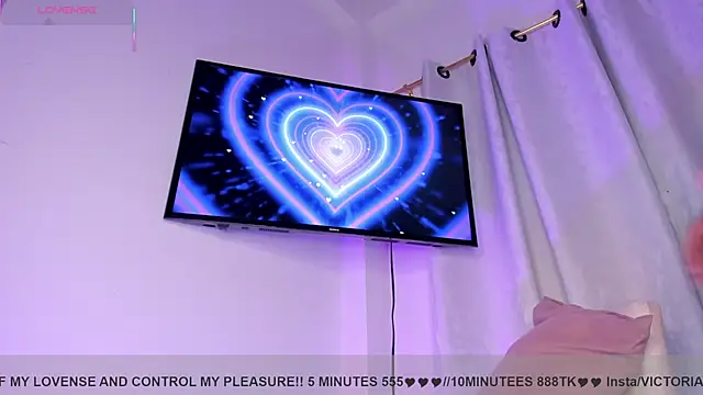 VictoriaVX online show from September 20, 1:05 am