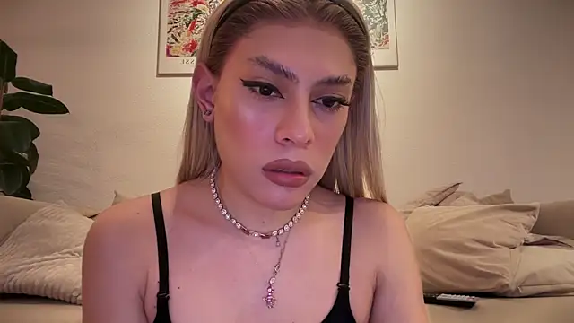 saray doll online show from February 7, 6:56 pm