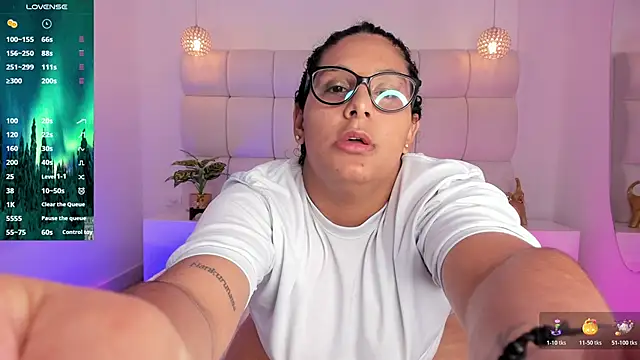 DanielleEvans  online show from November 2, 11:57 am