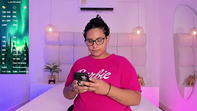 DanielleEvans  online show from November 12, 11:30 am