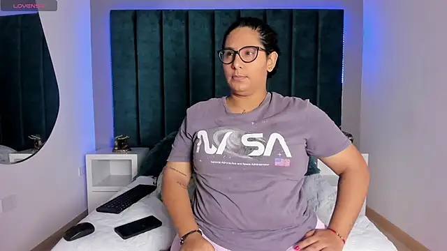 DanielleEvans  online show from January 19, 11:28 am